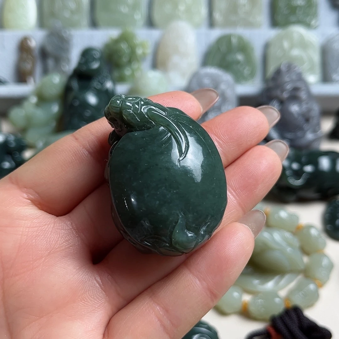 和田玉未镶嵌把件