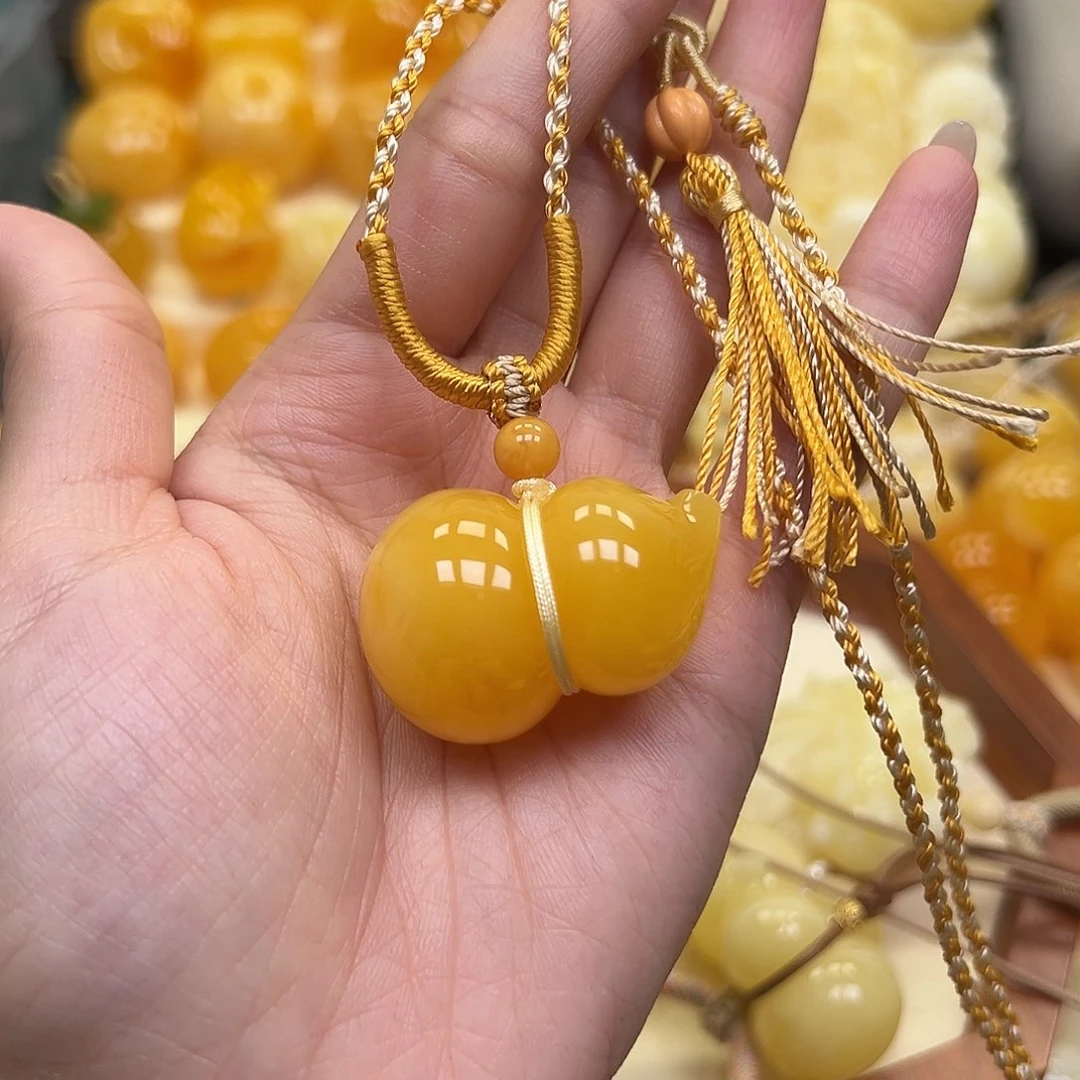 琥珀未镶嵌颈饰蜜蜡