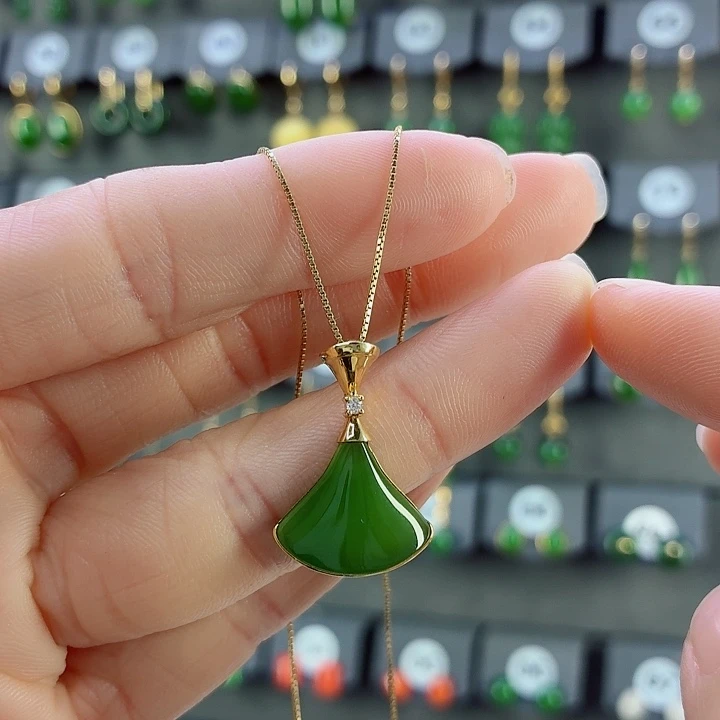 和田玉18K金镶嵌吊坠(赠链)