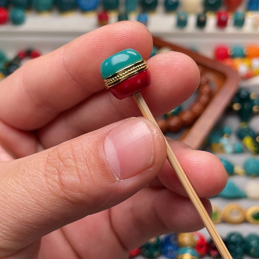 琉璃颈饰琉璃材质