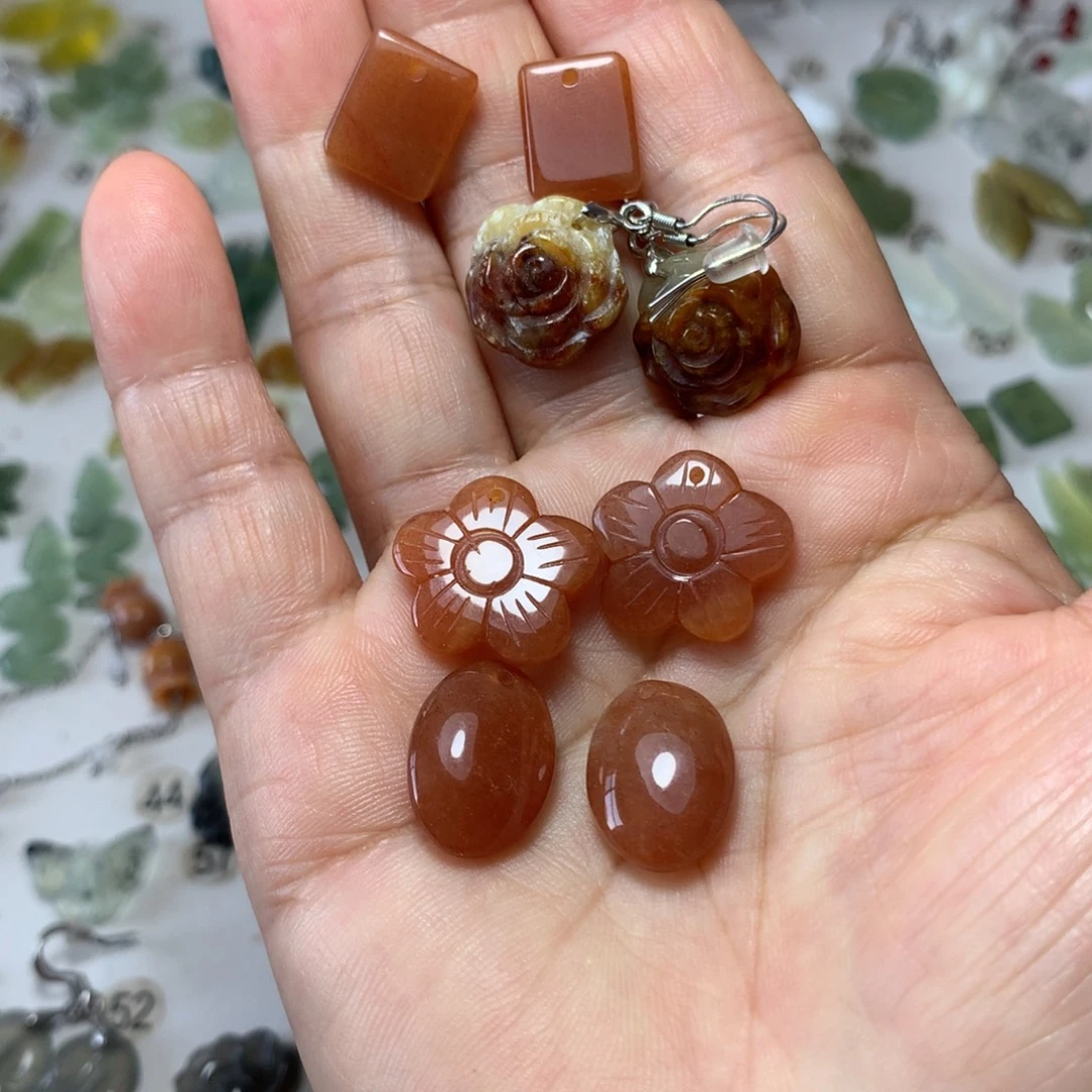 G***o未镶嵌蛇纹石玉耳环sui随机发一个