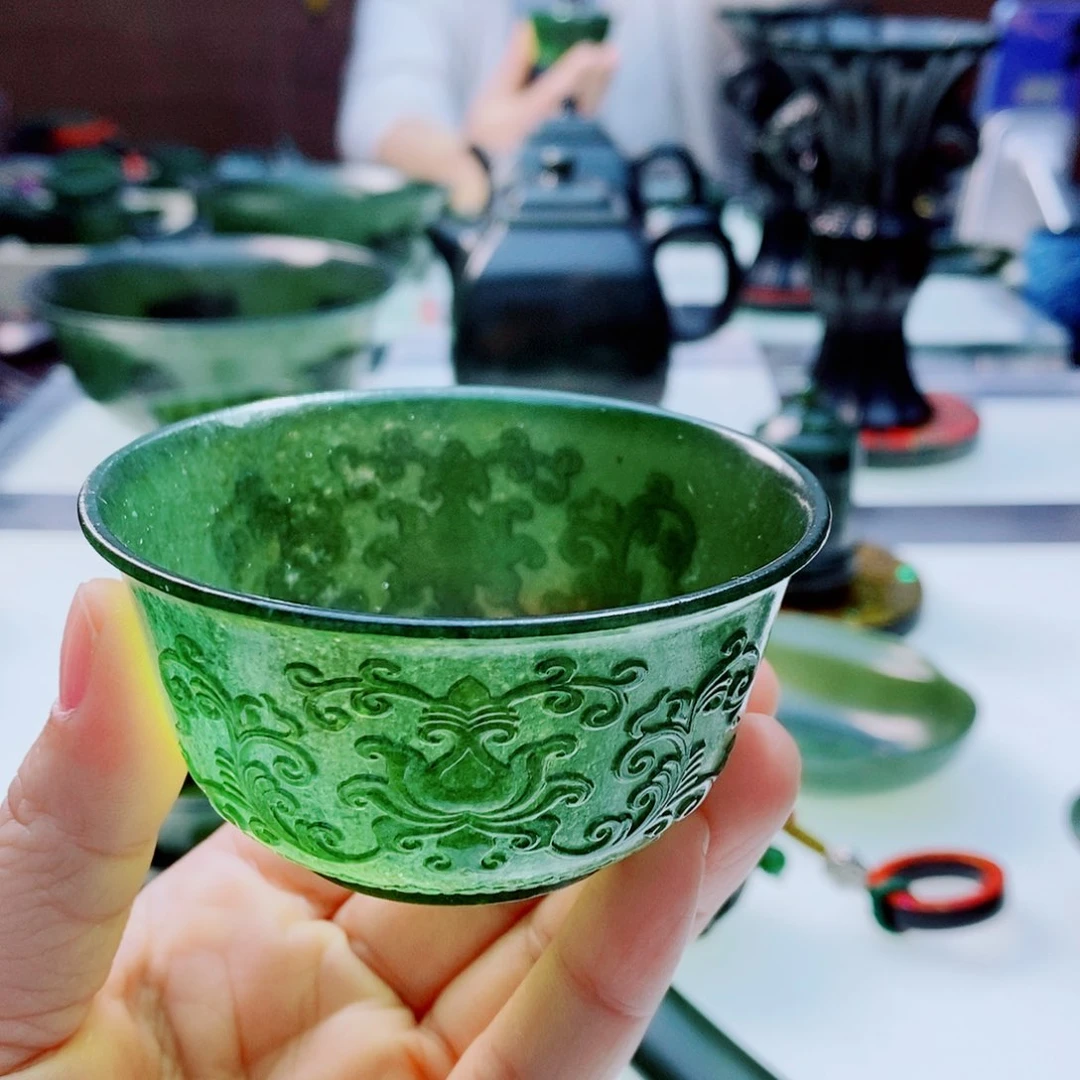 未镶嵌和田玉摆件微瑕