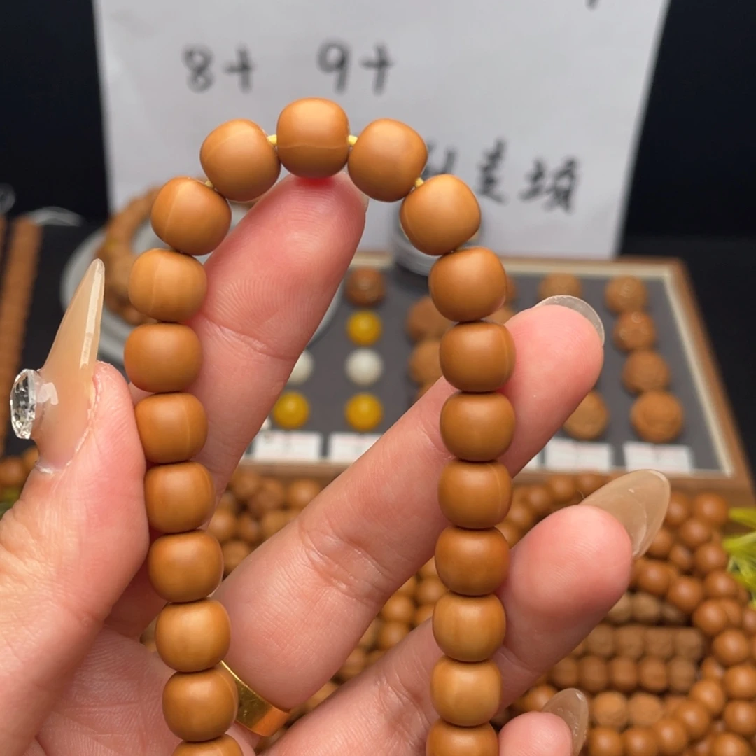 劉***钊手串桃核微瑕老型