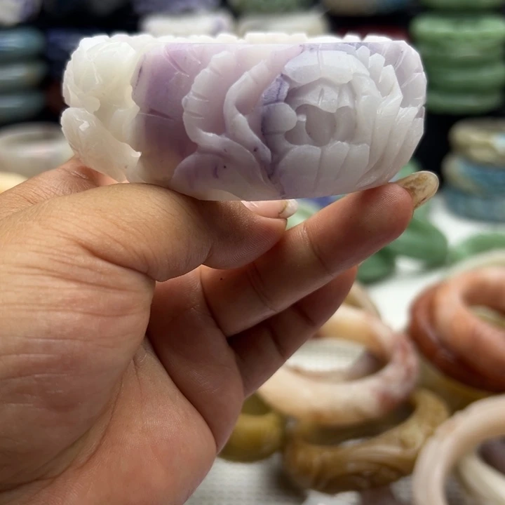 石英岩玉手镯未镶嵌简****乐