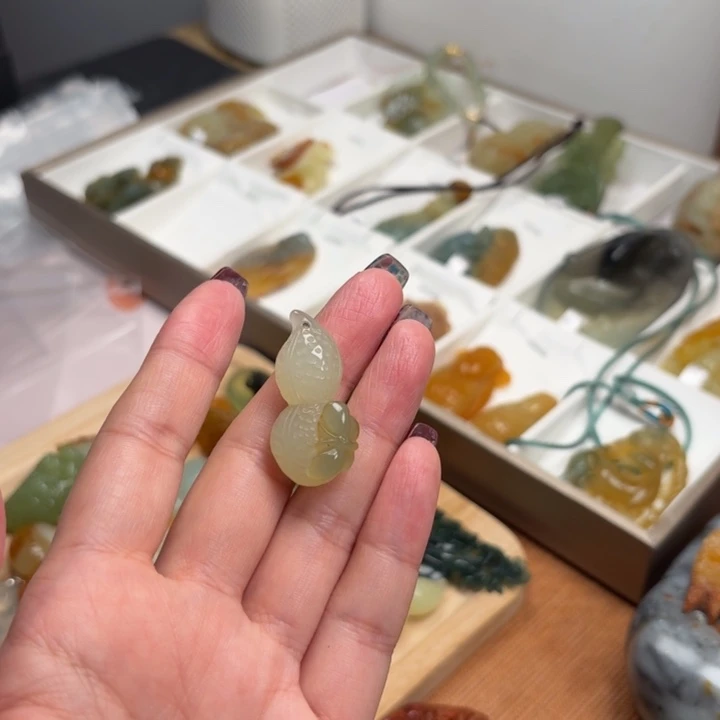 *****蛇纹石玉未镶嵌吊坠