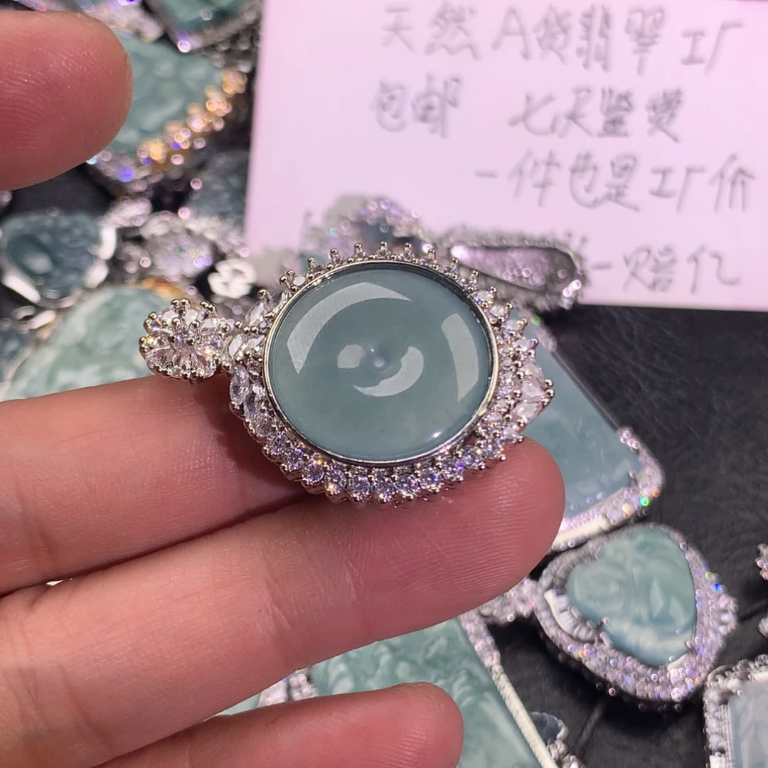 翡翠颈饰未镶嵌平安扣