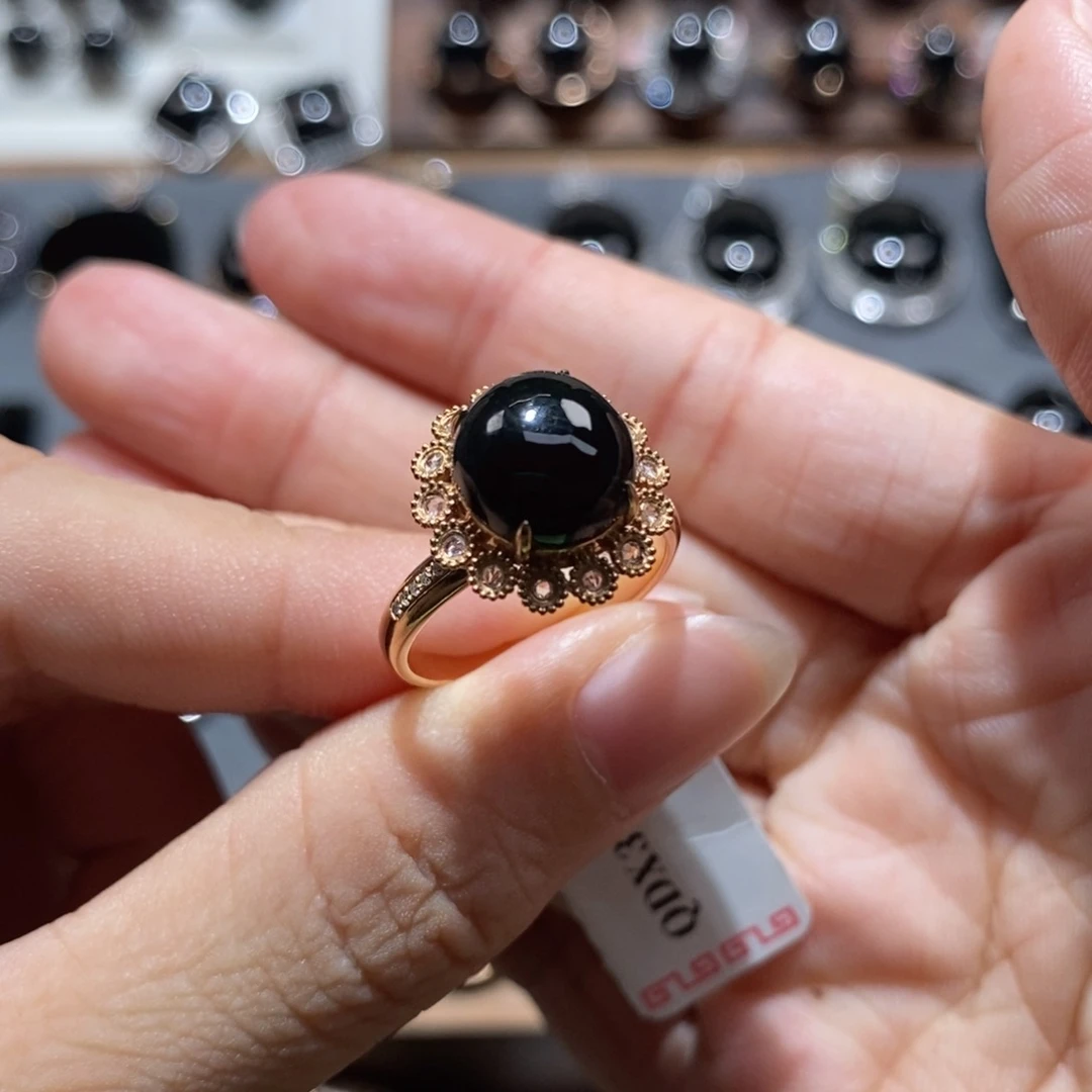 翡翠18K金镶嵌戒指