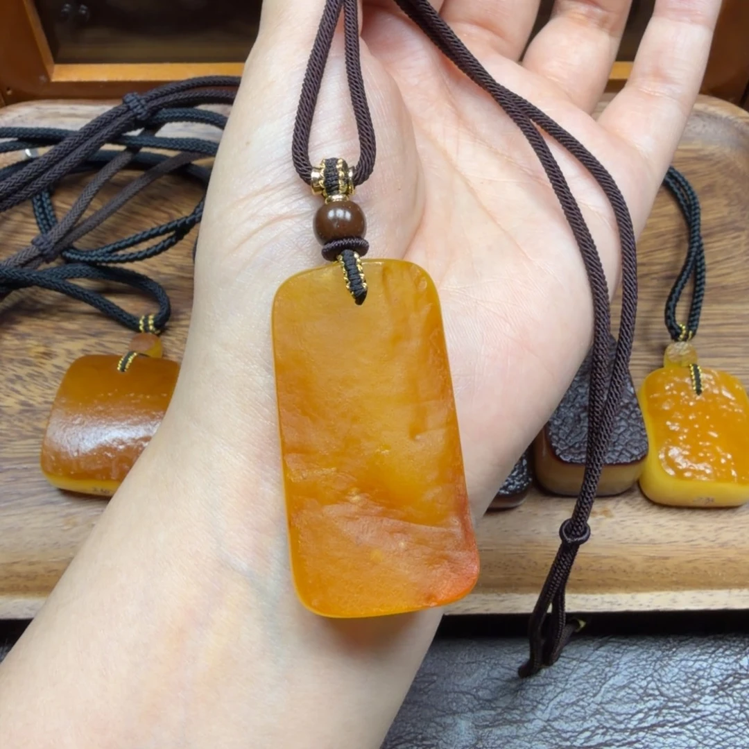 琥珀未镶嵌吊坠(赠链)