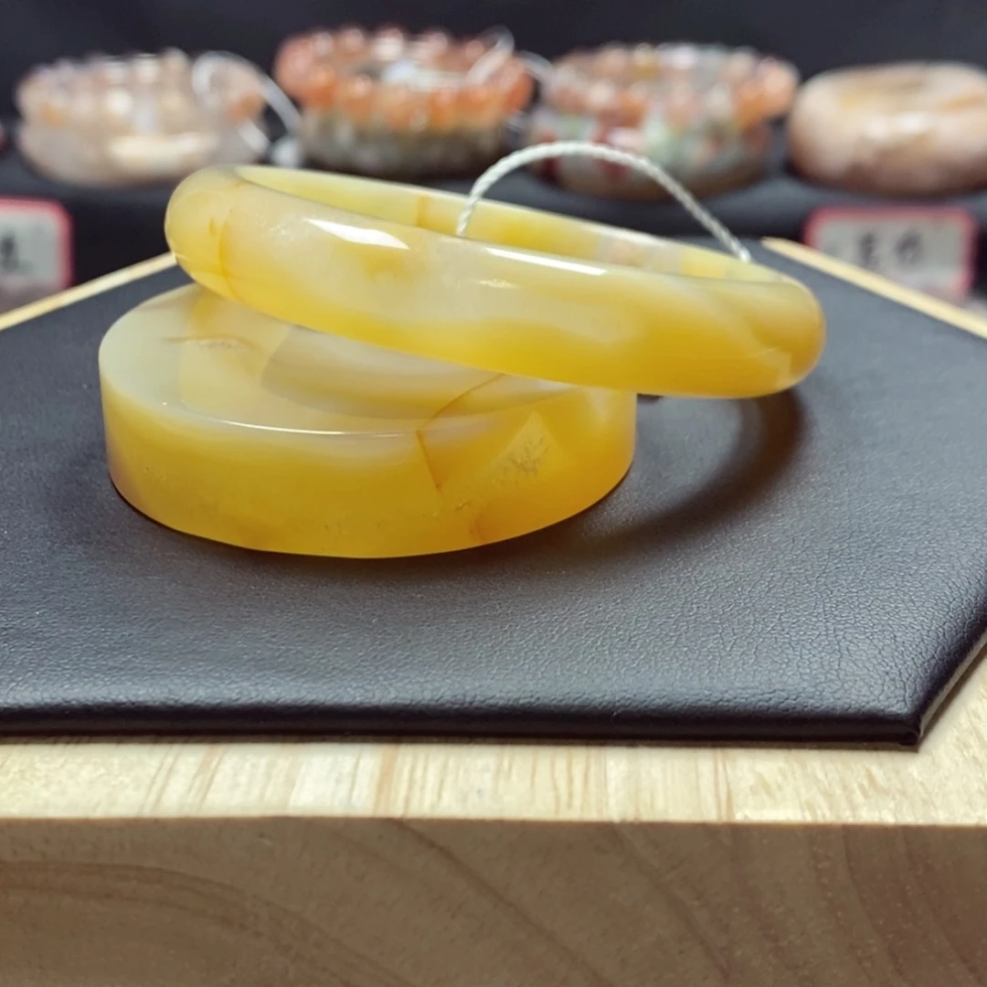 玛瑙/玉髓手镯未镶嵌@***花