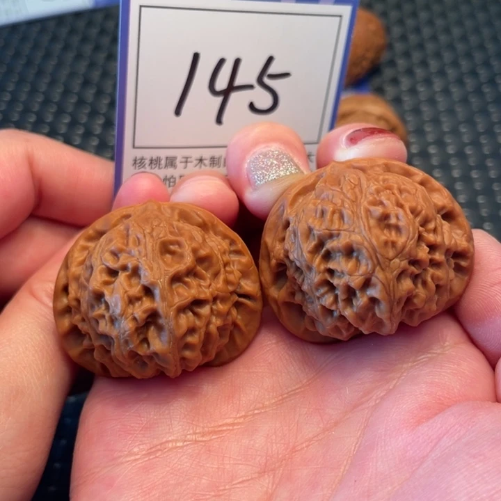 桃核把件39宫灯145。。。
