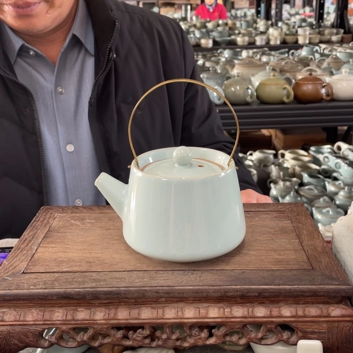 摆件天青釉提梁壶