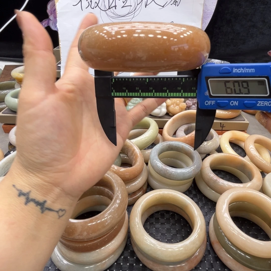 石英质玉未镶嵌手镯