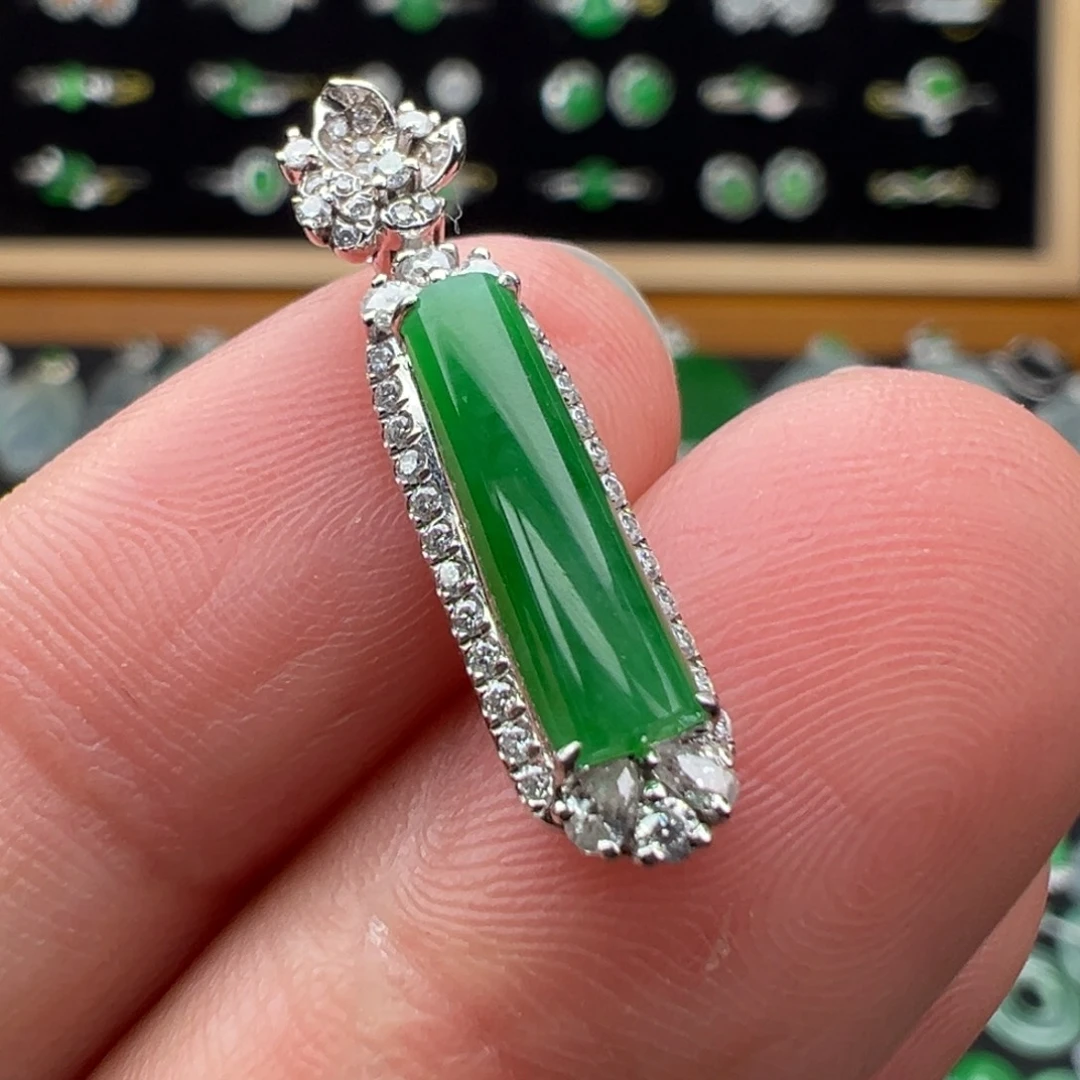 翡翠18K金镶嵌颈饰裸石13.5