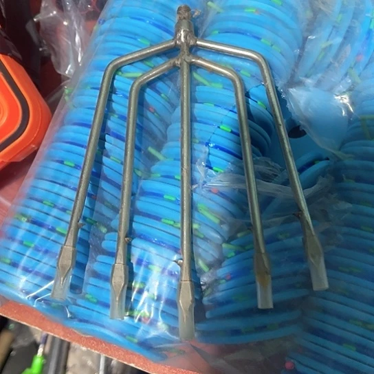 瑕疵五齿排插一个。