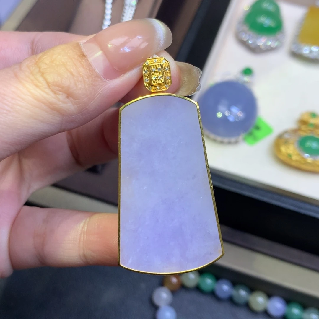 翡翠18K金镶嵌颈饰