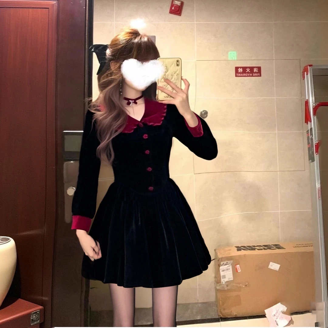 A2025秋季新款法式复古黑色丝绒连衣裙气质拼接女装小黑裙HY0176