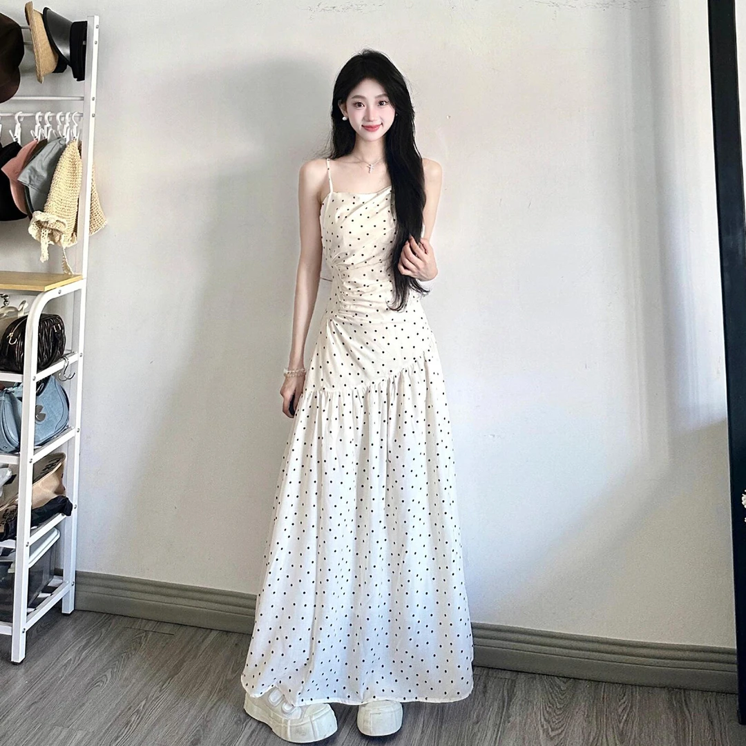 夏天巨好看的裙子2025新款夏日绝美度假风白色波点吊带连衣裙长裙