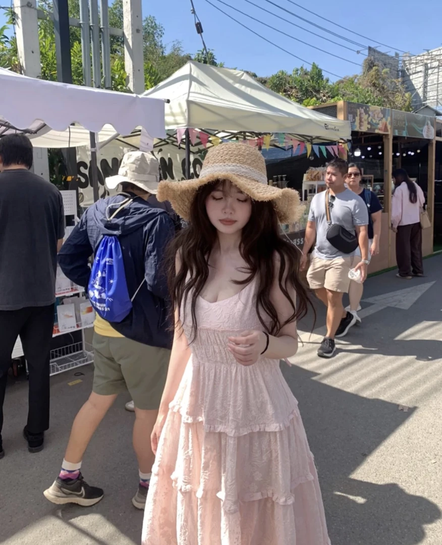 2025年夏季新款极简优雅收腰小白裙V领仙女高级感百搭吊带连衣裙