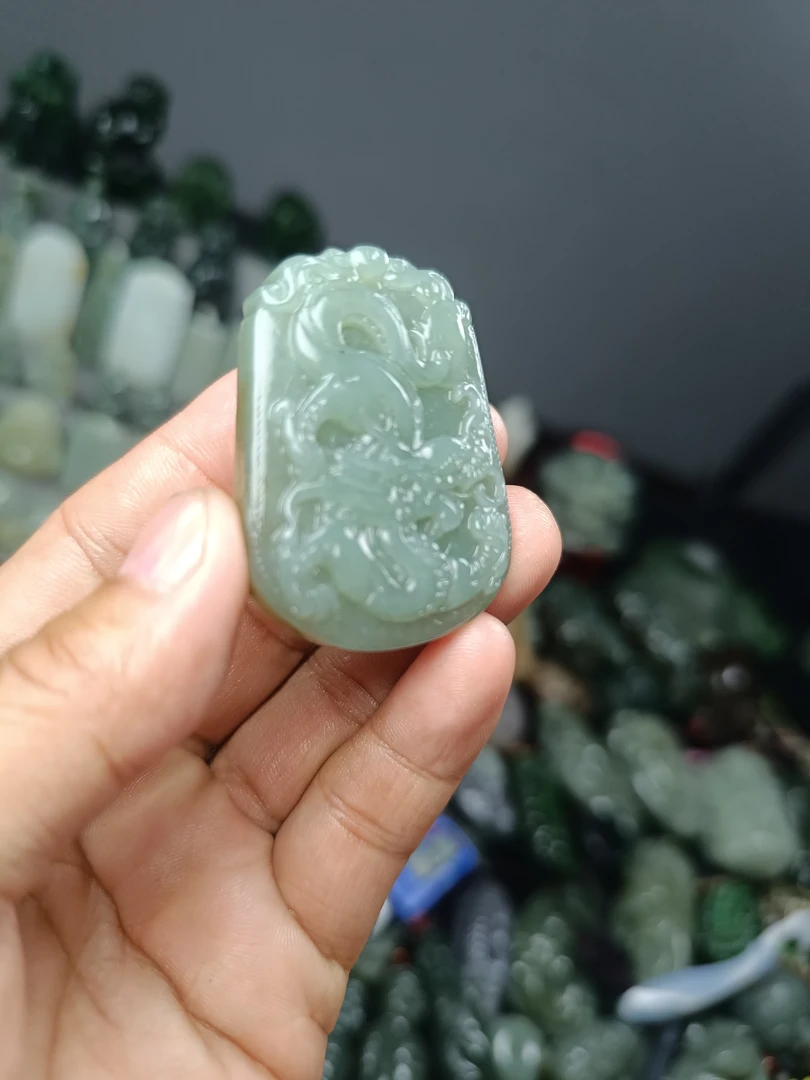 和田玉且末料龙牌