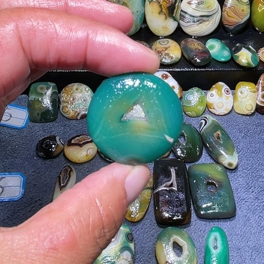 【闪购商品】未镶嵌玛瑙/玉髓珠宝奇石荣