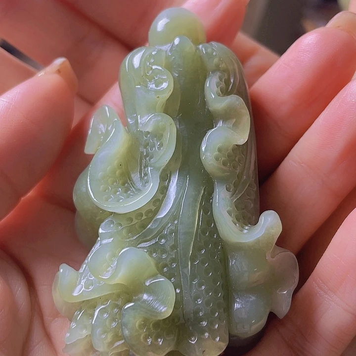 未镶嵌岫岩河磨玉(透闪石质玉)把件