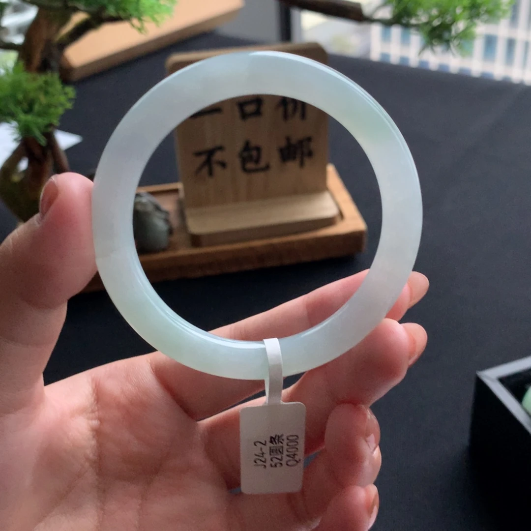 翡翠手镯未镶嵌翡翠
