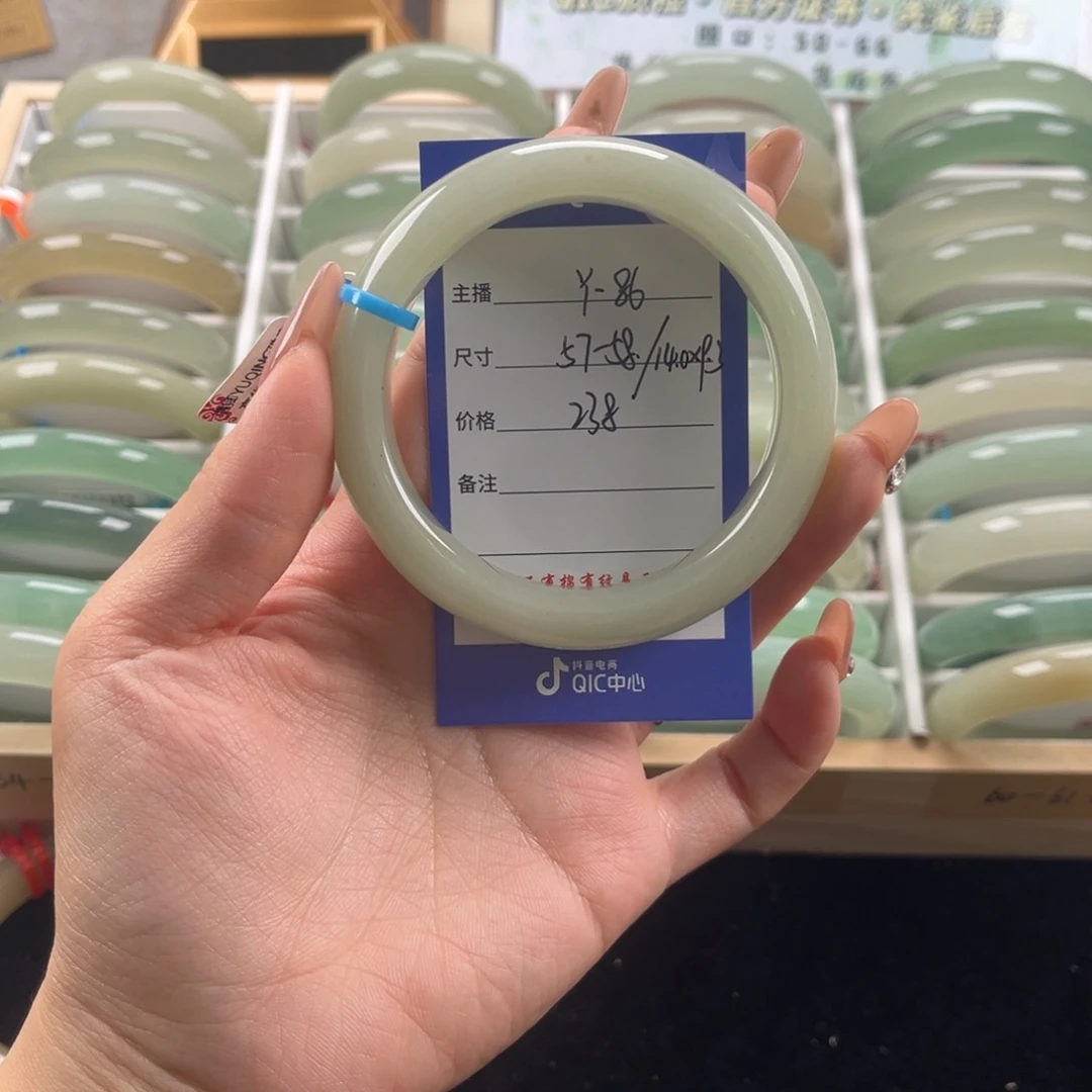 石英质玉未镶嵌手镯
