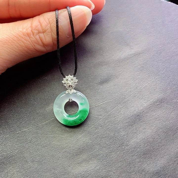 颈饰未镶嵌石英质玉