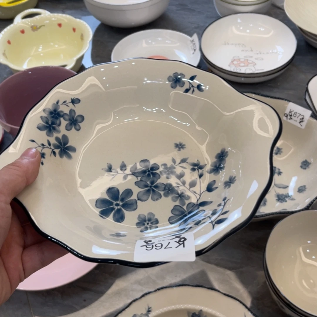 陶瓷微瑕餐具介意勿拍，满18飞！
