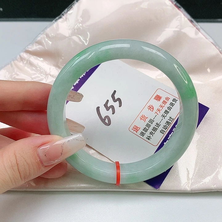 翡翠手镯未镶嵌翡翠手镯