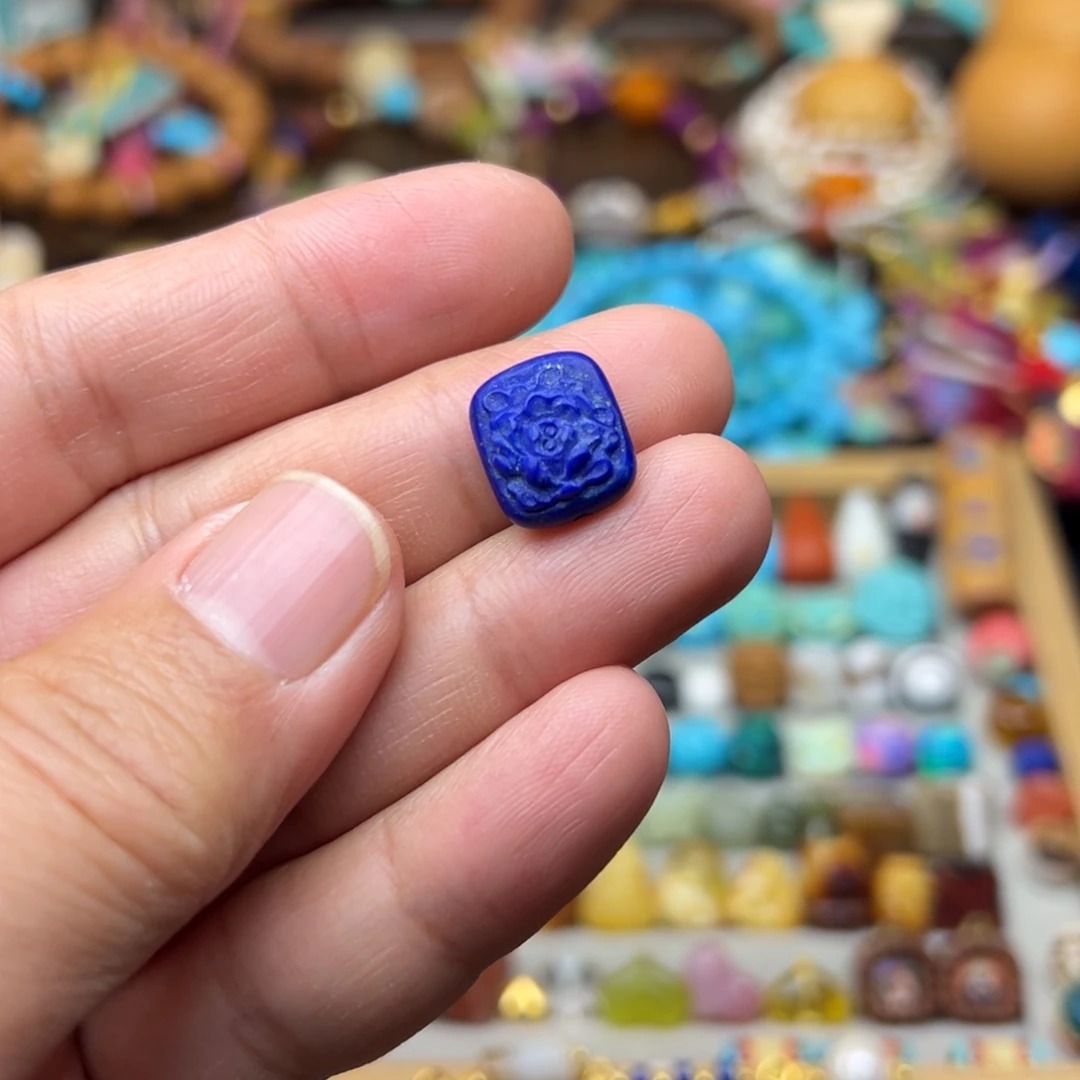 青金石未镶嵌老料蝶恋花发一颗