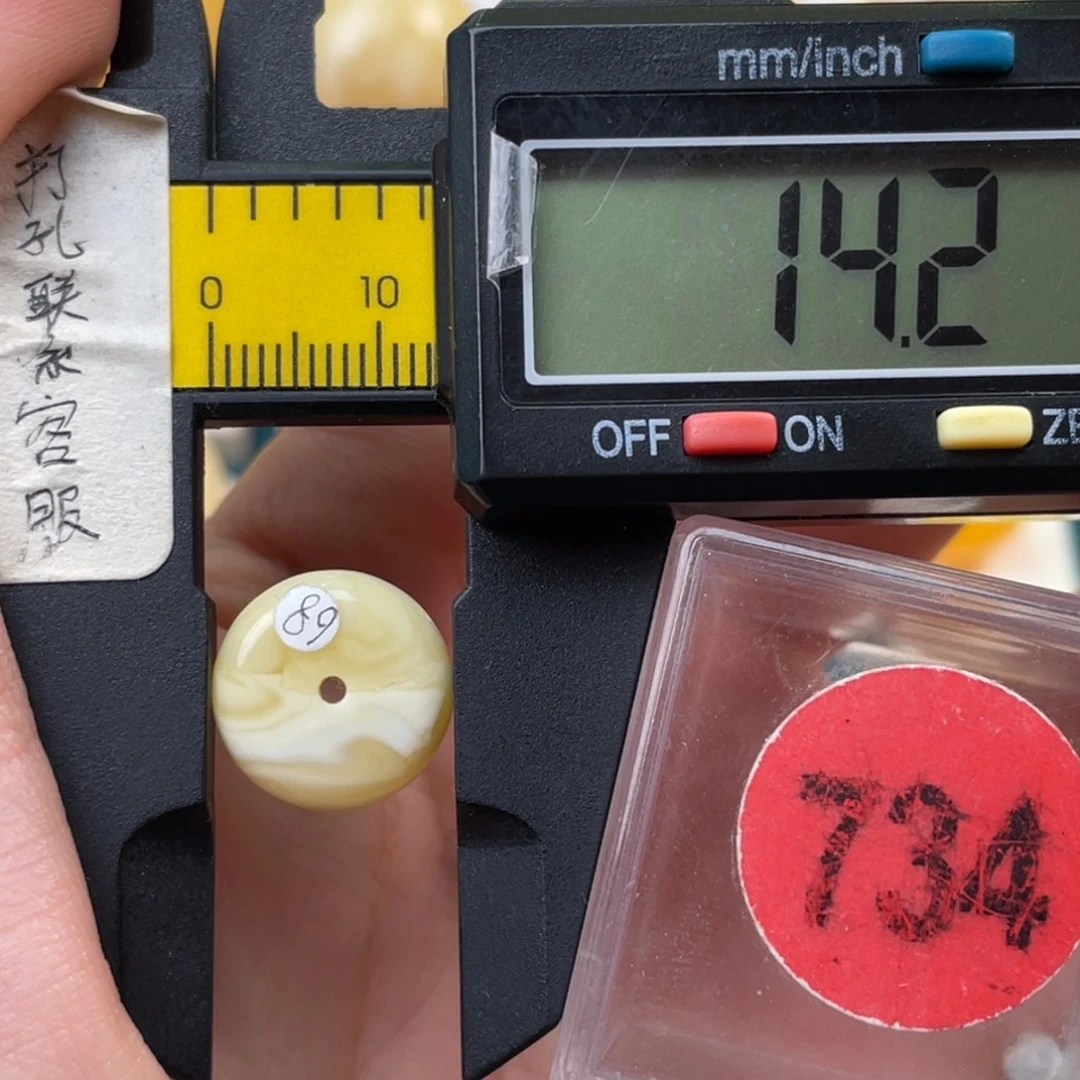 蜜蜡未镶嵌珠宝奇石