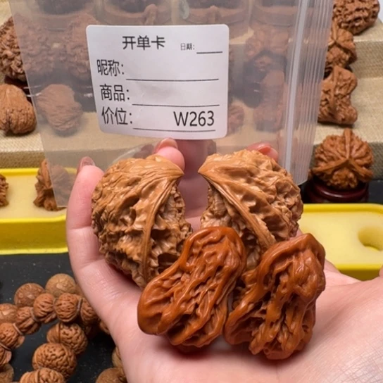 比***王文玩核桃把件文玩核桃三棱四棱蛇头蛇王
