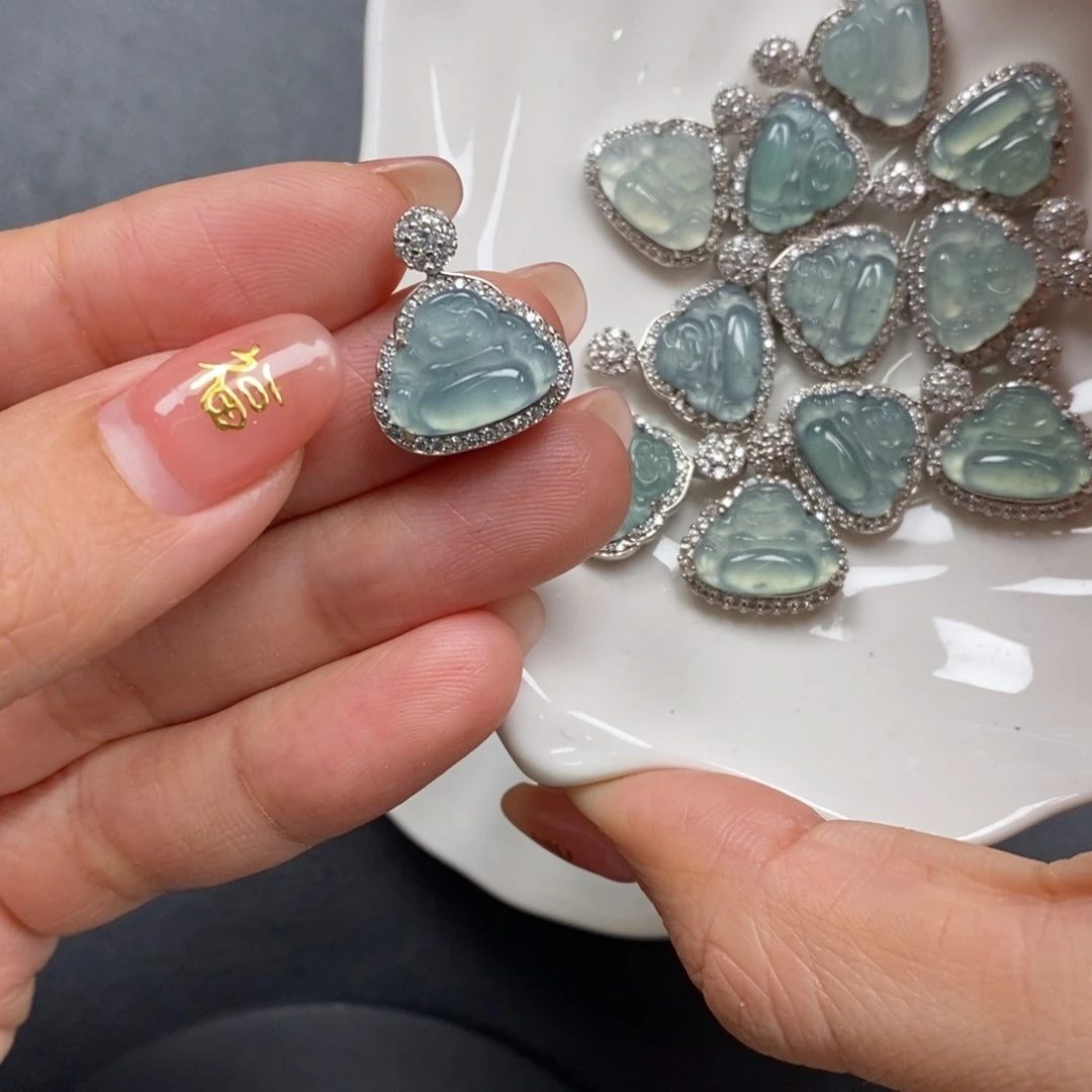 翡翠颈饰未镶嵌翡翠