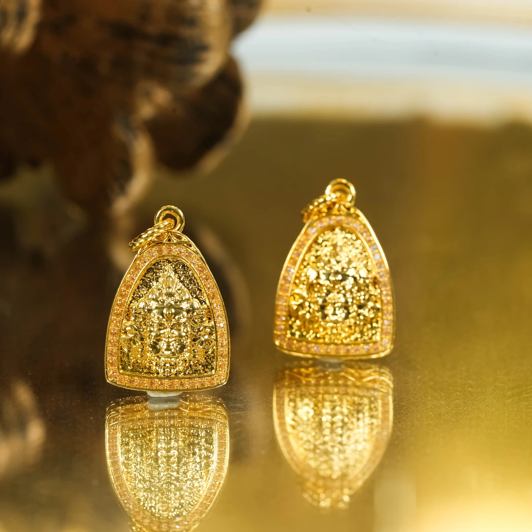 妞妞珠宝严选-18k金镶贝贝米爷爷吊坠高端时尚百搭多样性发货一件