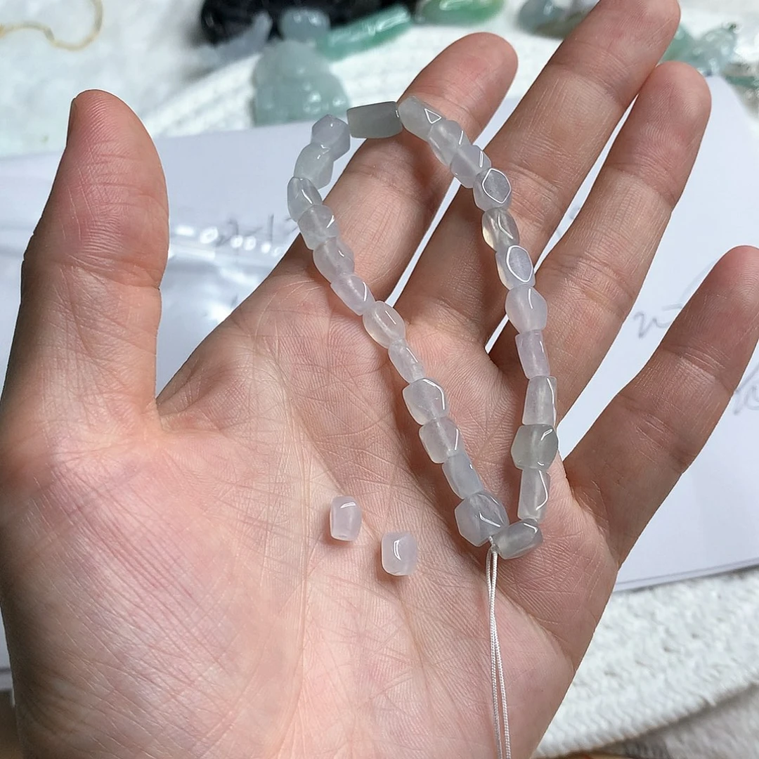 翡翠未镶嵌颈饰奥****兽手串