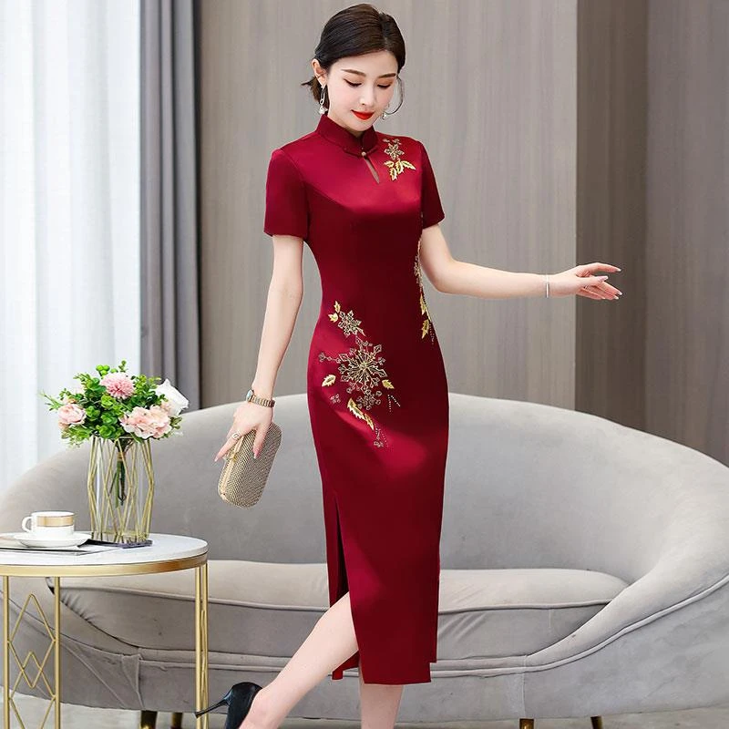 醋酸缎刺绣旗袍裙喜妈妈婚宴礼服喜婆婆连衣裙酒红色时尚年轻短款
