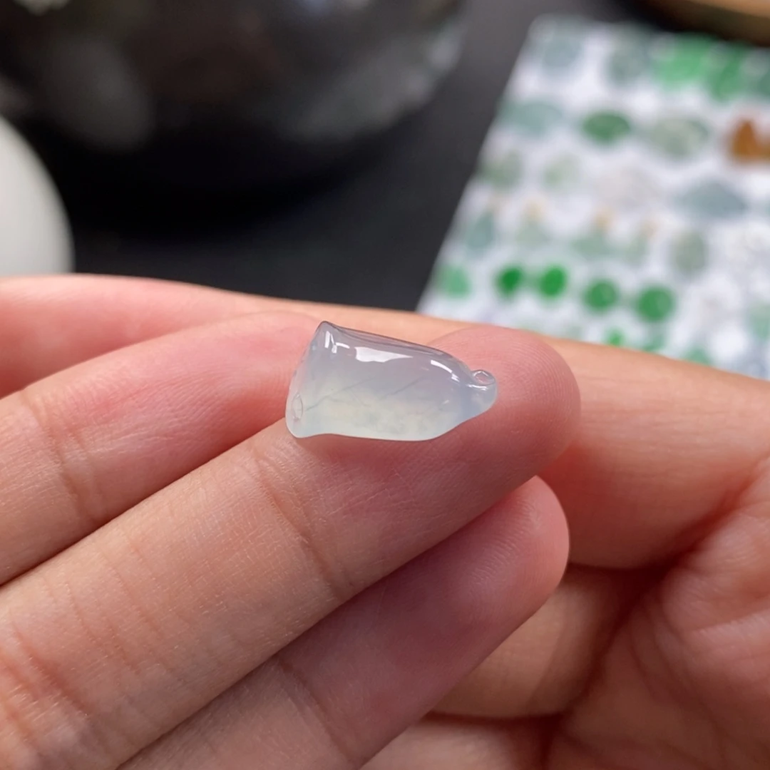 翡翠散珠起胶莲蓬