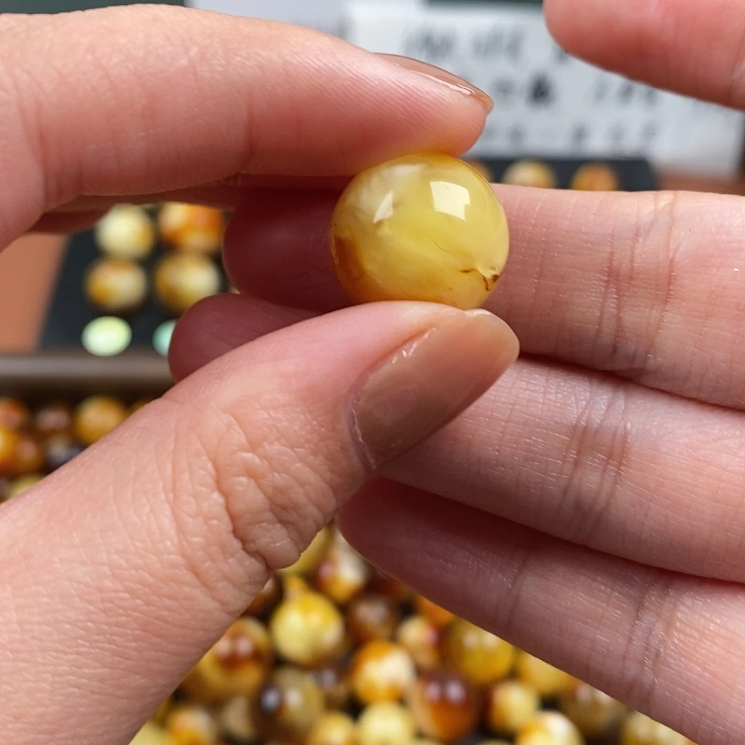 王***跑琥珀未镶嵌裸石蜜蜡
