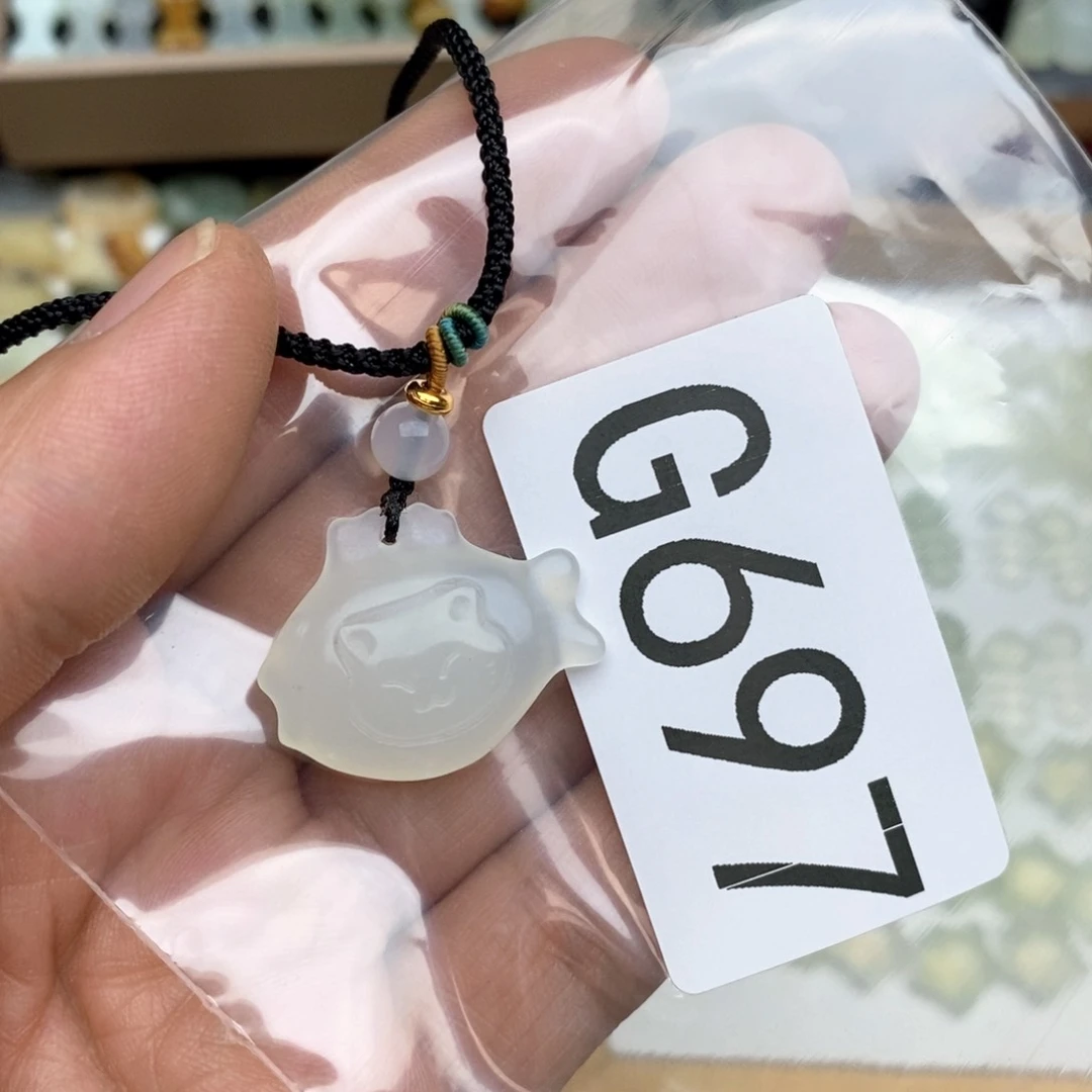 岫玉假一赔十，不退不换，未镶嵌