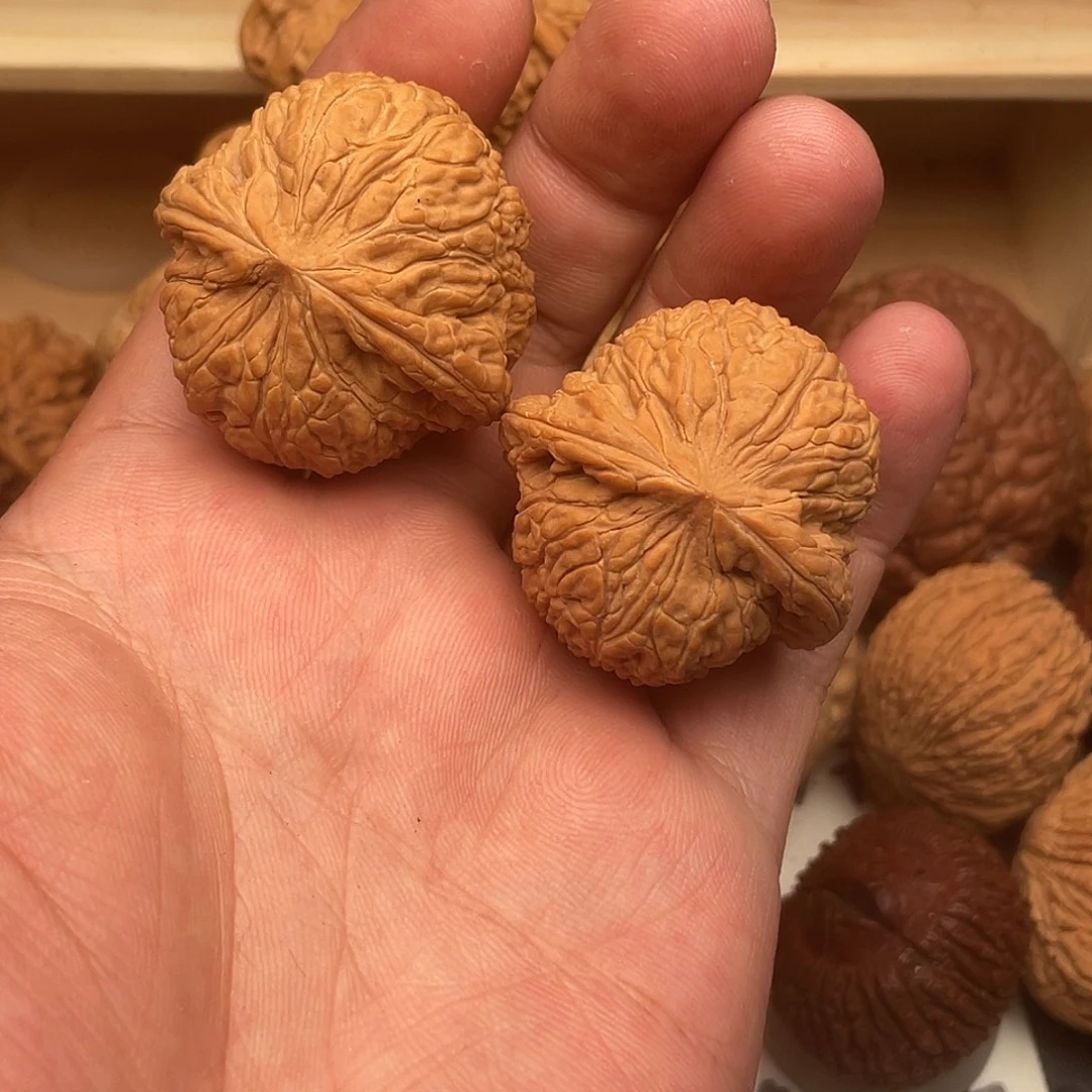 木***子文玩核桃吊坠泥鳅