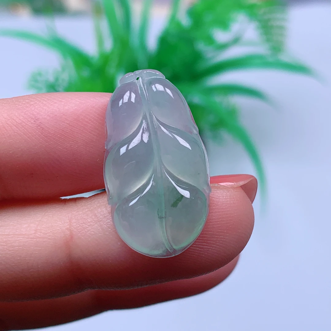 缅甸天然A货翡翠，冰胶飘花叶子 编号267/121尺寸 26-14.5-4.1