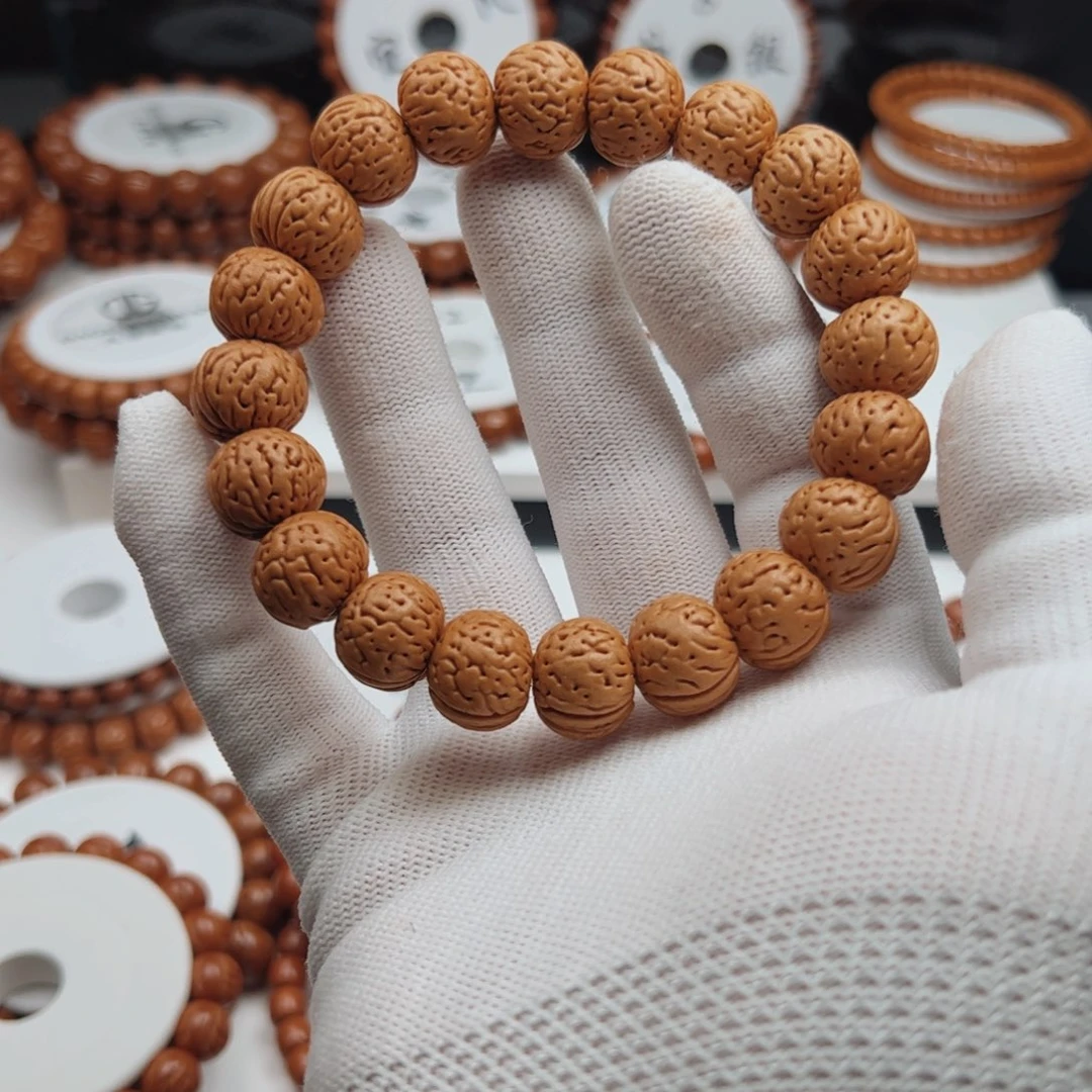 .***Z吊坠桃核桃核手串