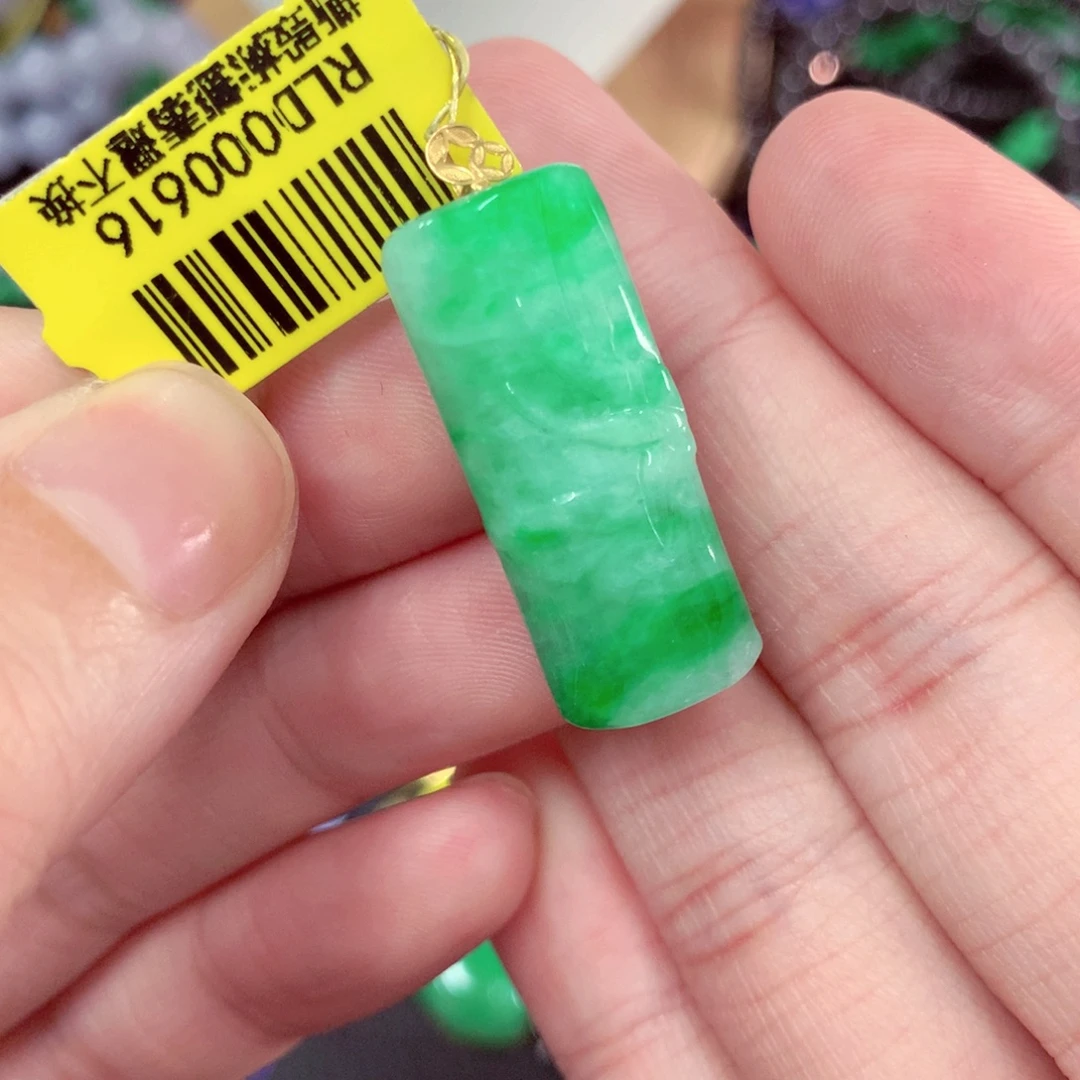 颈饰18K金镶嵌翡翠