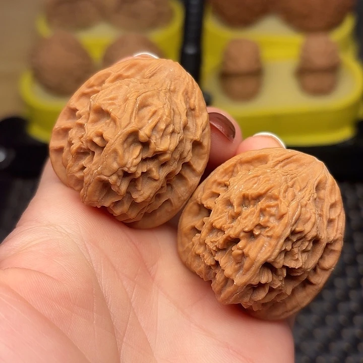 吊坠文玩核桃38红皮红狮子