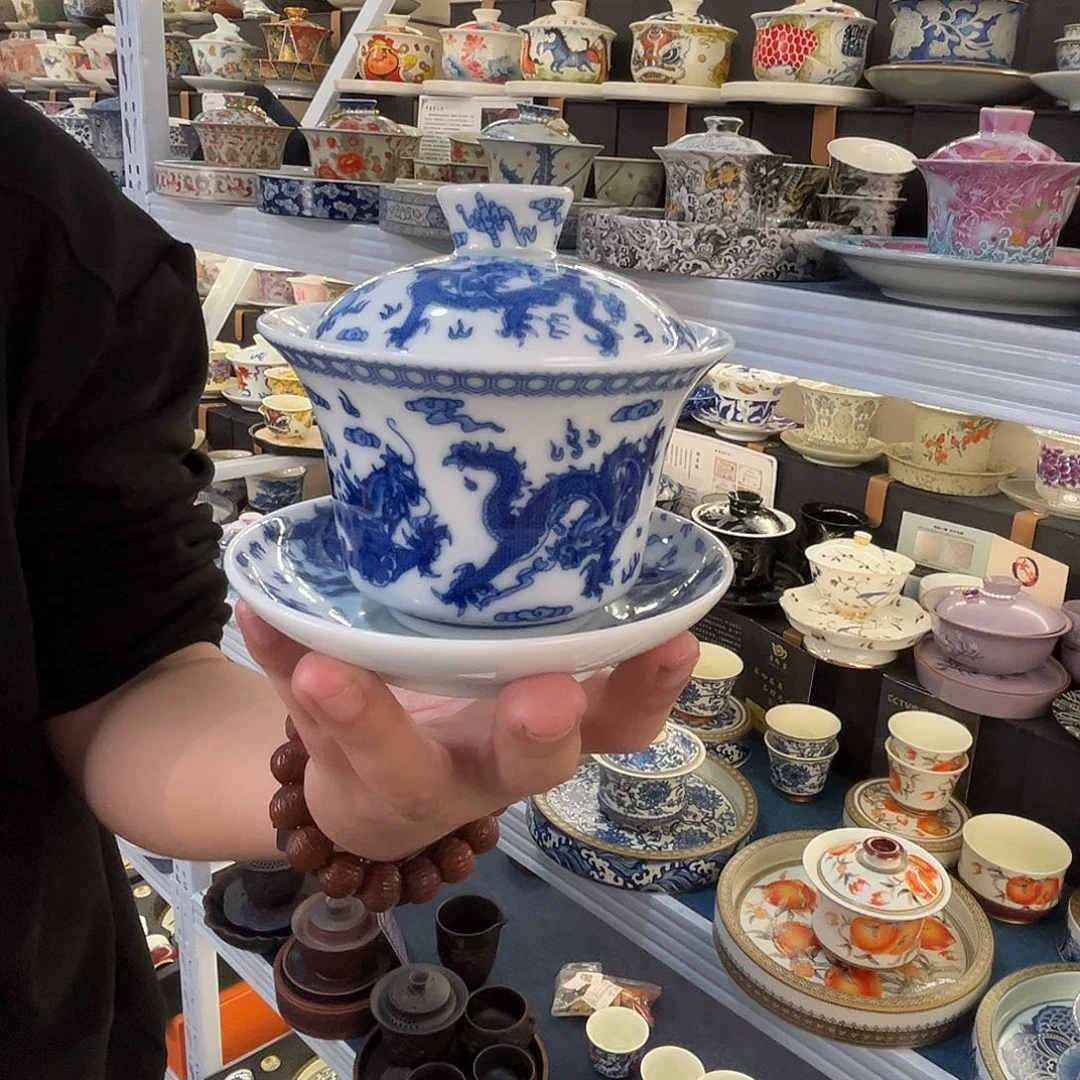 这些盖碗很漂亮！！！