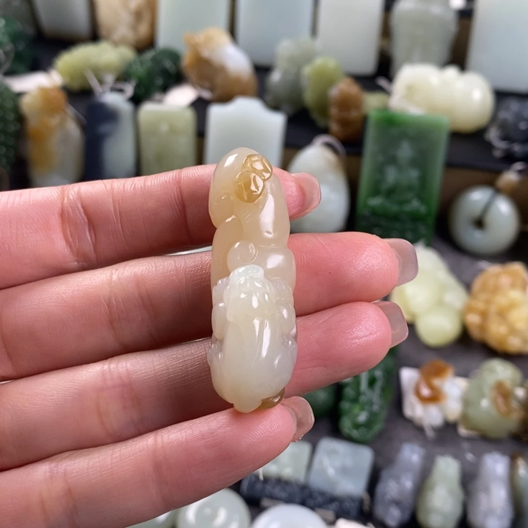 和田玉未镶嵌颈饰