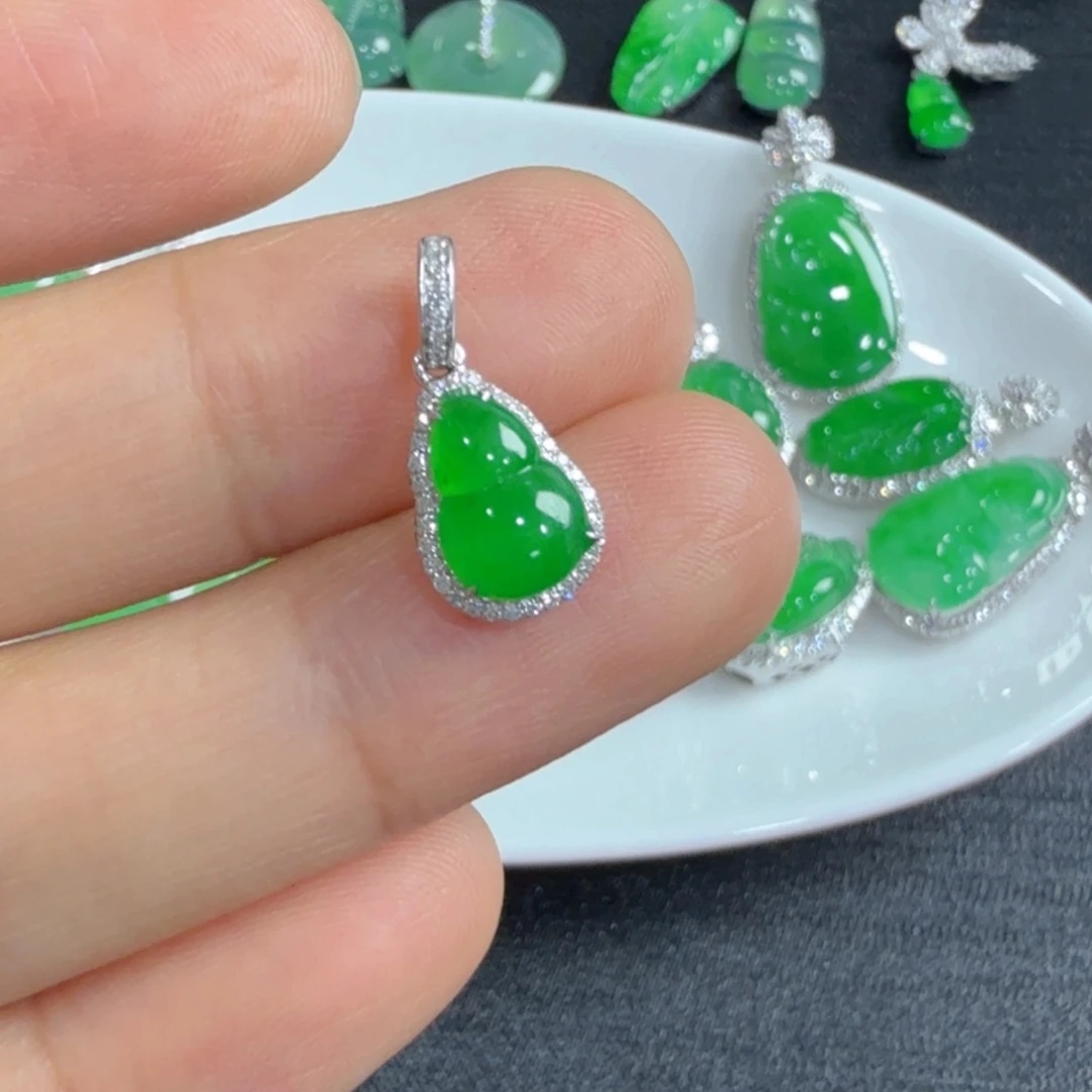 翡翠18K金镶嵌吊坠(不含链)葫芦