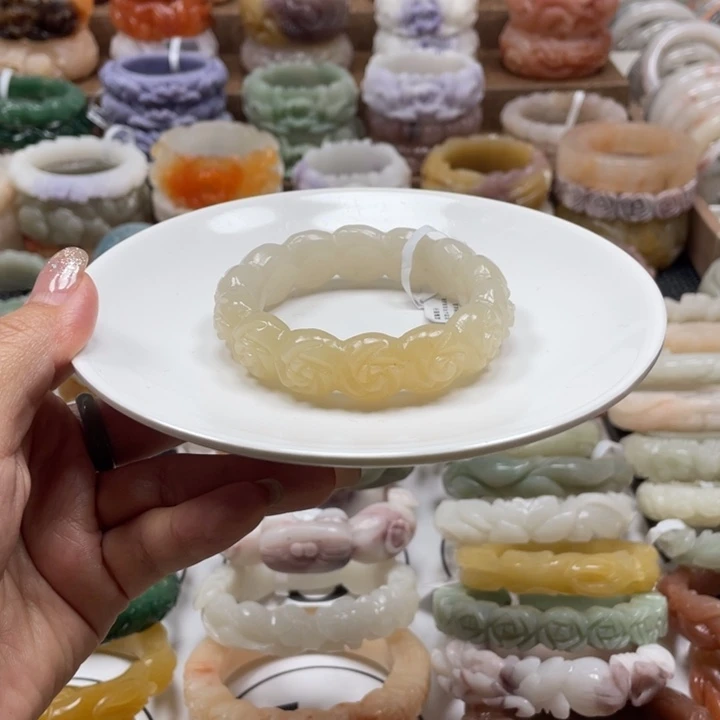 未镶嵌手镯石英质玉