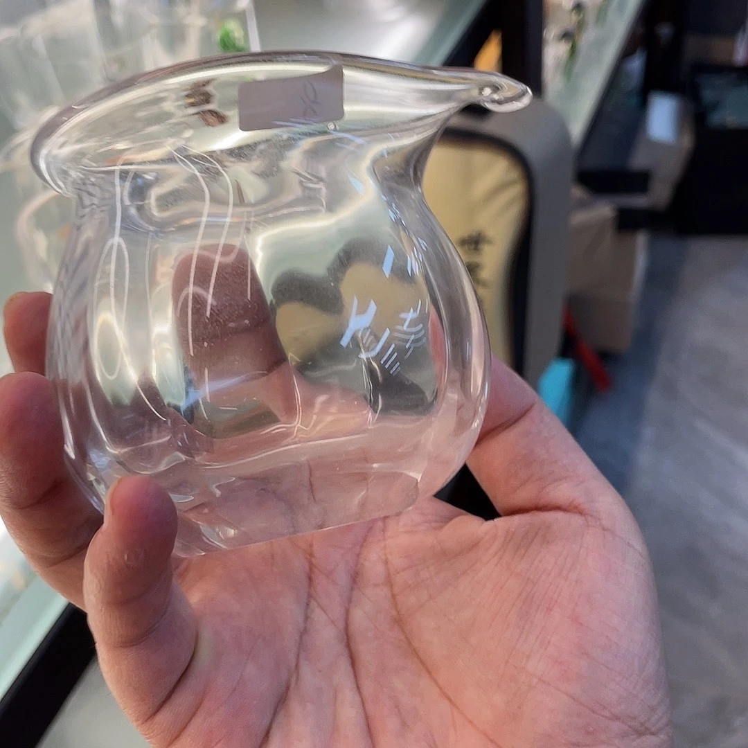 搪瓷杯子里还有很多东西